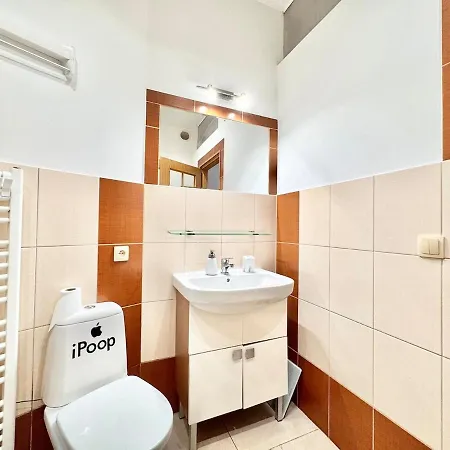 Tuż Przy Półwiejskiej