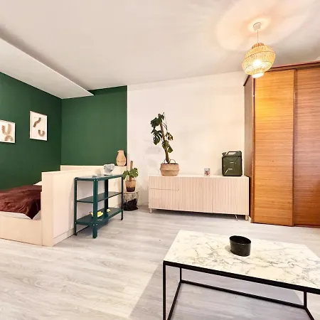 Tuz Przy Polwiejskiej